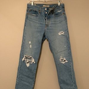 levi’s distresses jeans